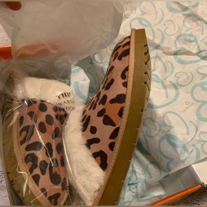 NWT Baretraps Women’s Clog Teegan slippers Size 9